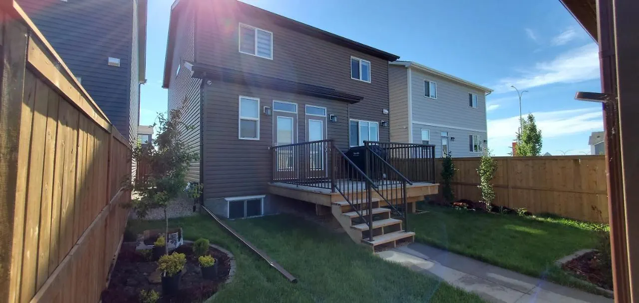 Delightful 1-Bedroom Private Suite In A New Home YYC