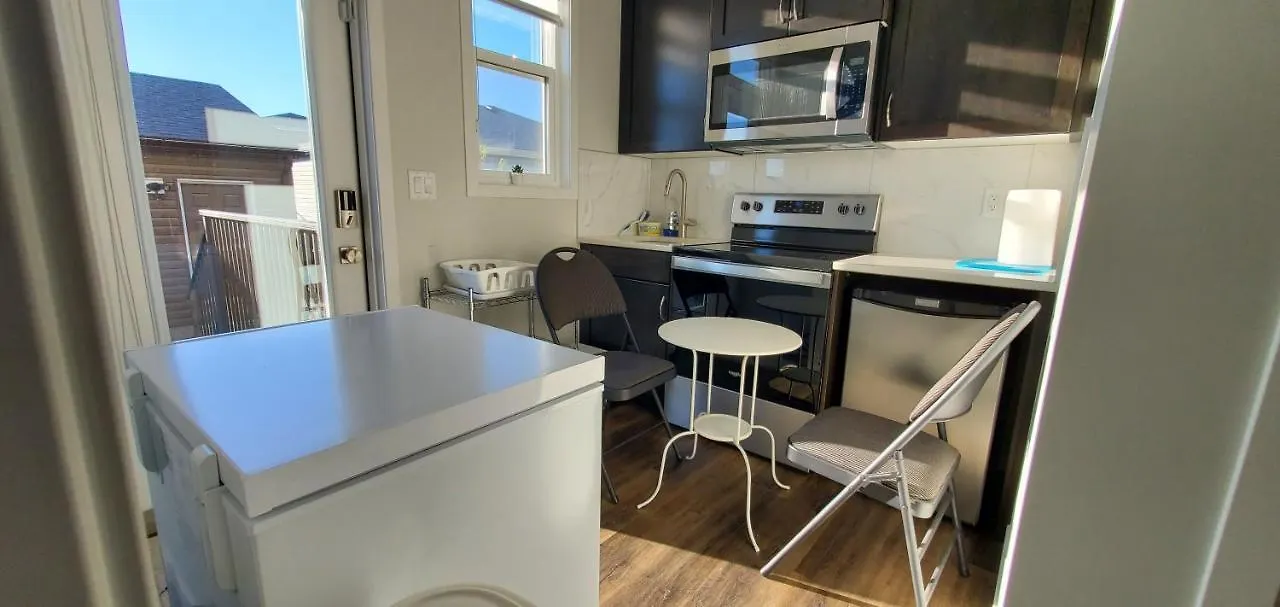 Pansiyon Delightful 1-Bedroom Private Suite In A New Home YYC Kanada
