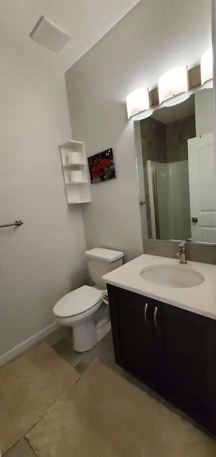 Delightful 1-Bedroom Private Suite In A New Home YYC