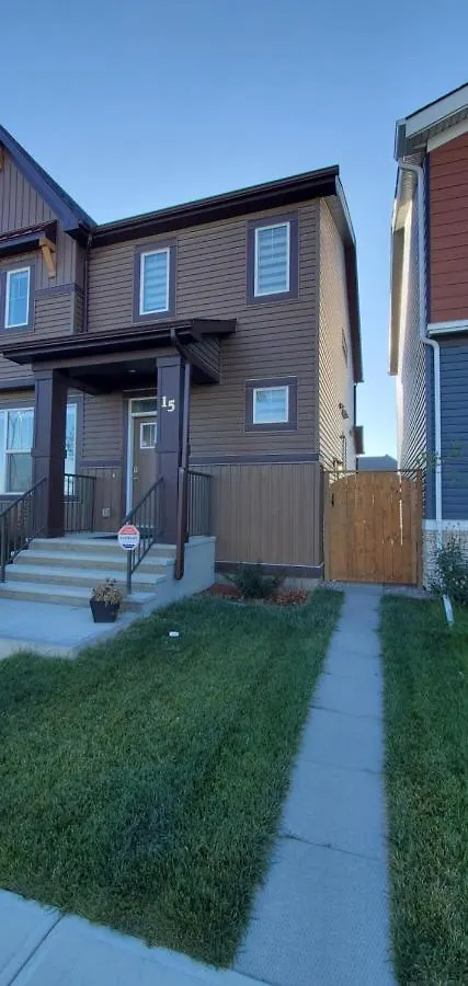 Delightful 1-Bedroom Private Suite In A New Home YYC Pansiyon